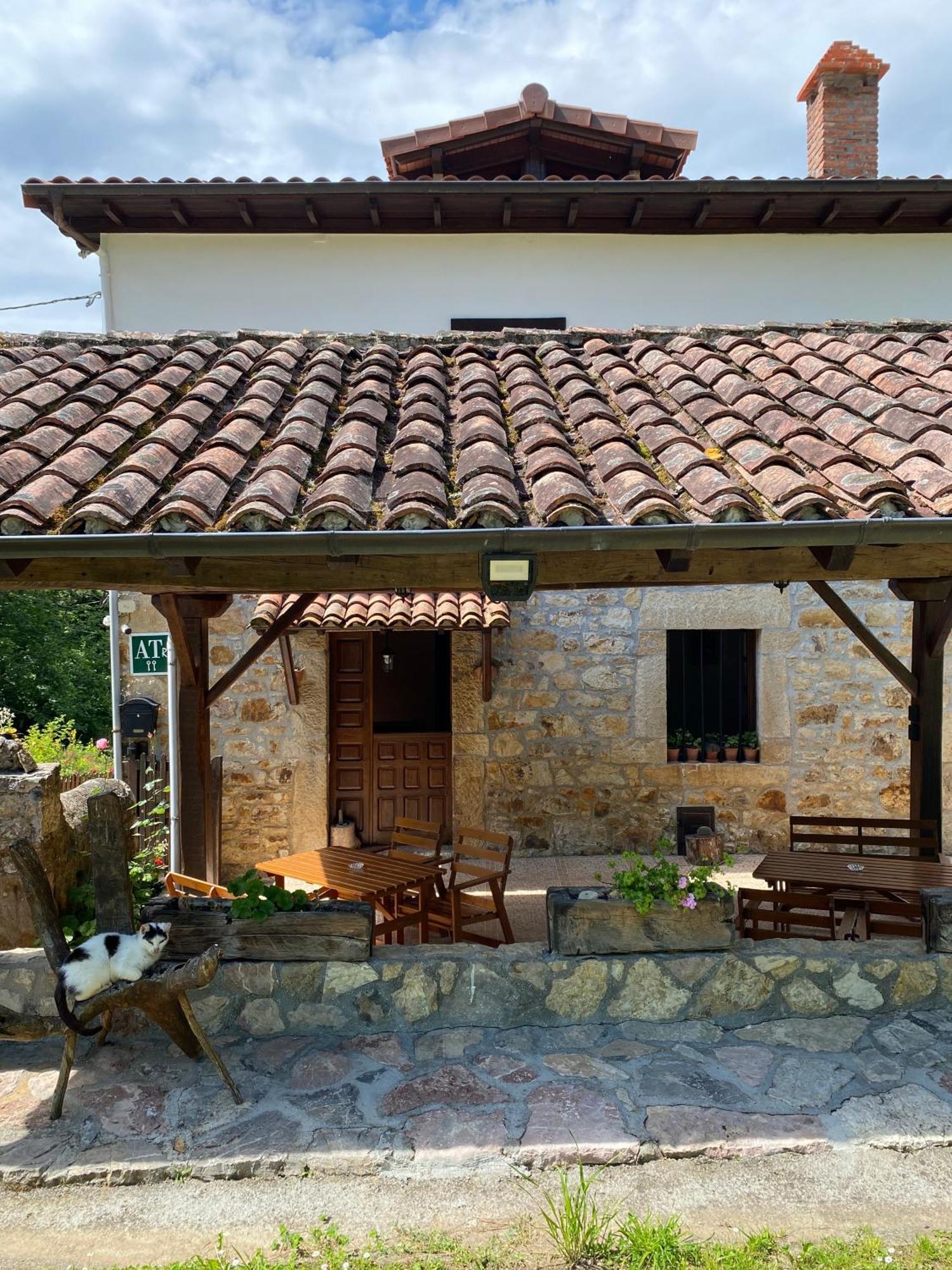 Apartamentos Rurales La Caviana Onís Esterno foto
