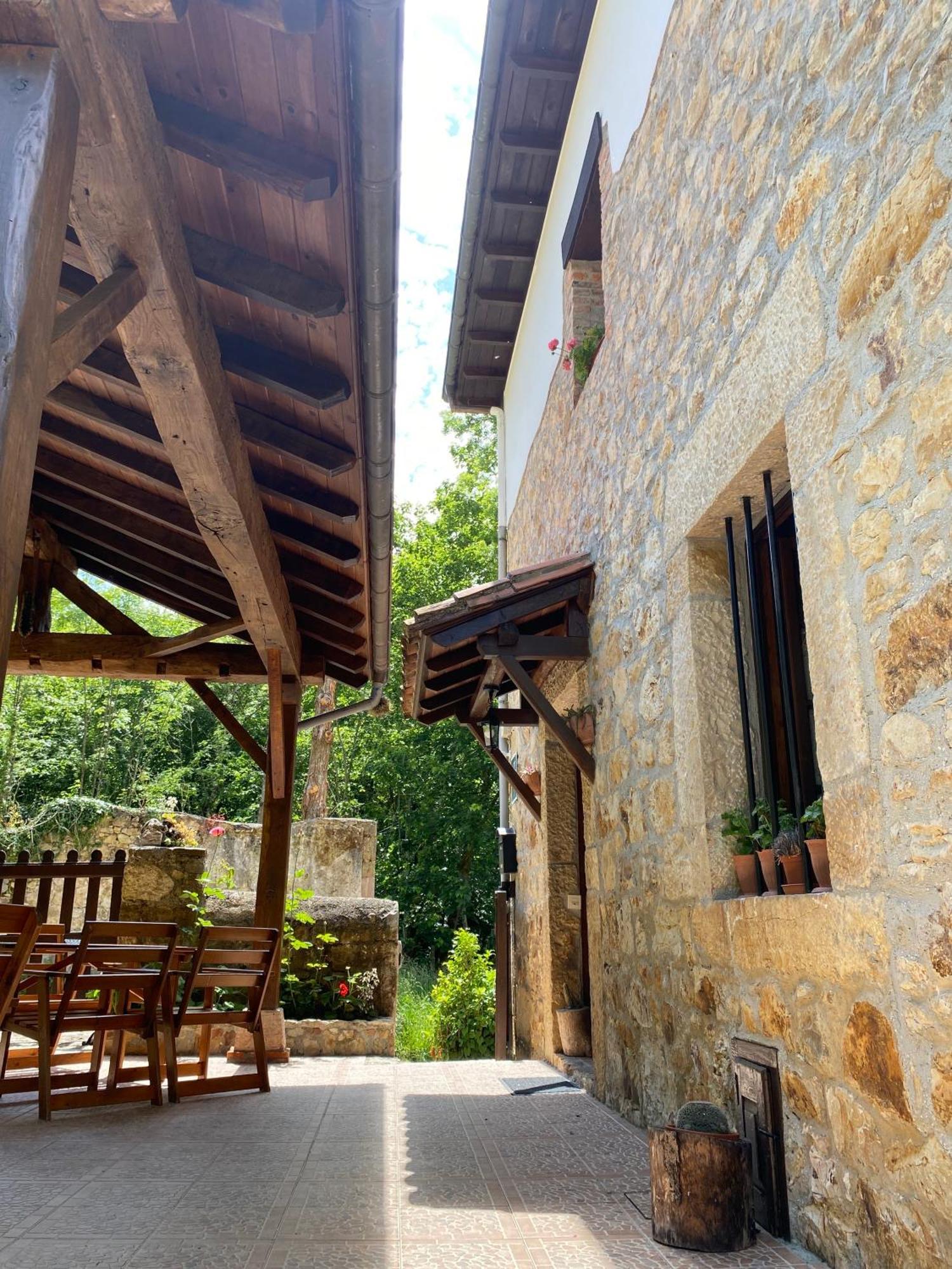 Apartamentos Rurales La Caviana Onís Esterno foto
