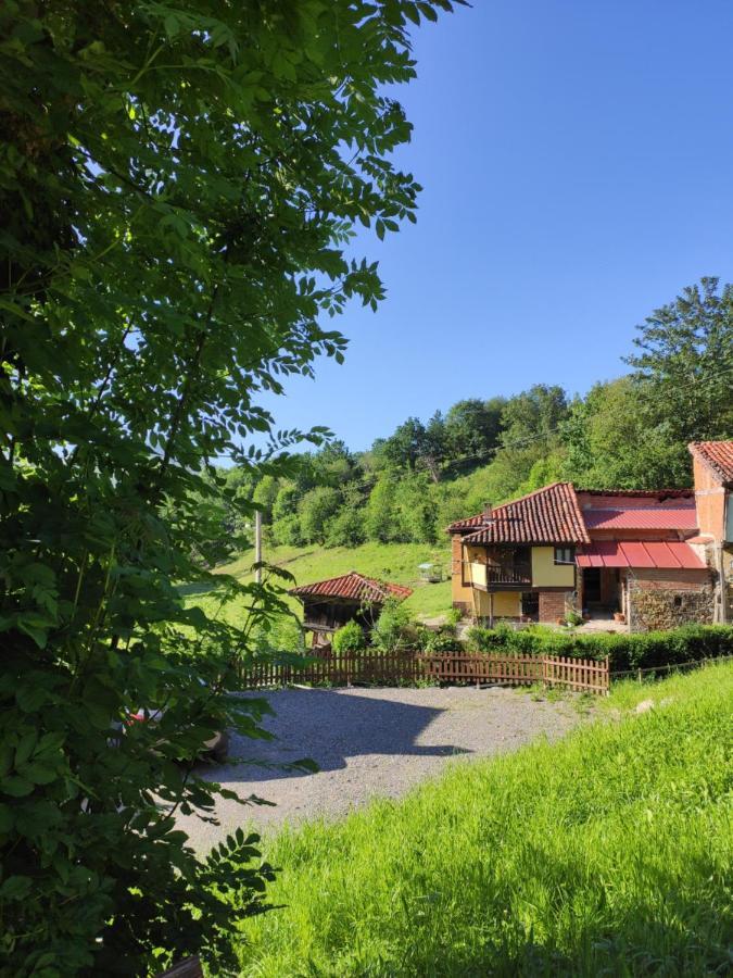 Apartamentos Rurales La Caviana Onís Esterno foto