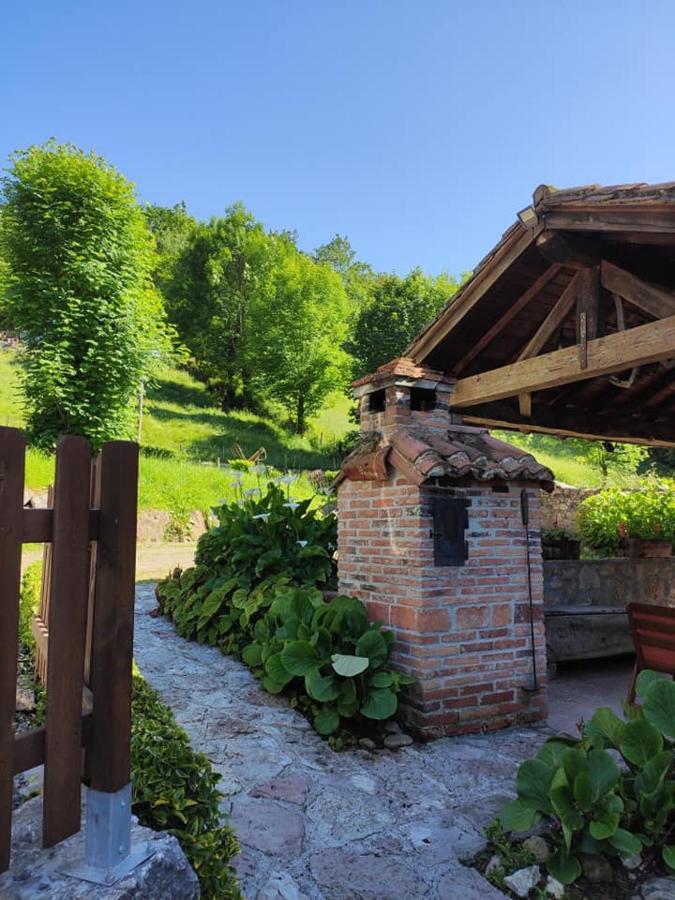 Apartamentos Rurales La Caviana Onís Esterno foto